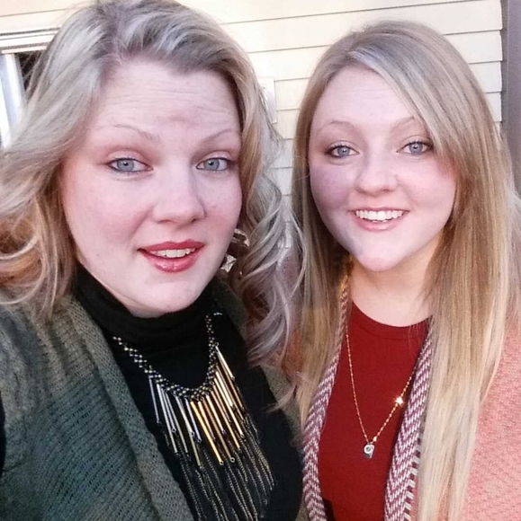 Meet your Posher, Beth & Sarah! - Picture 3 of 4